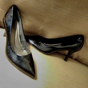 Size 10 patent leather pointed toe pumps